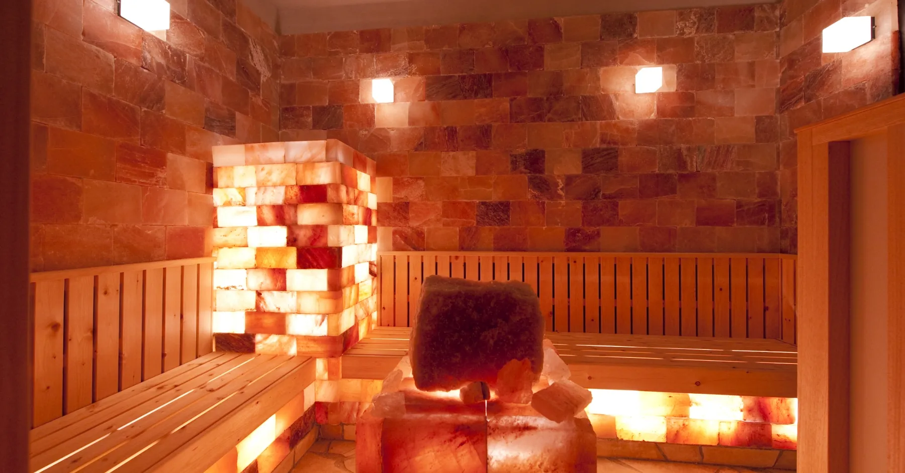 寧靜的日落時分與露天浴池